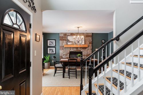 2218 Spring Valley Rd, Lancaster, PA 17601-2404