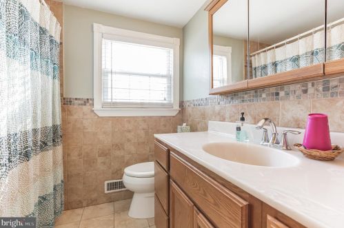 216 Nassau Dr, Tavistock NJ 08033-3976 exterior