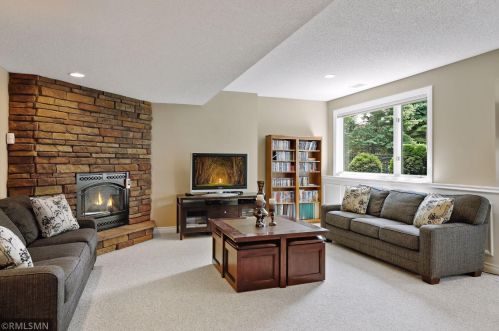 3528 Crestmoor Dr, Saint Paul MN  55125-5028 exterior