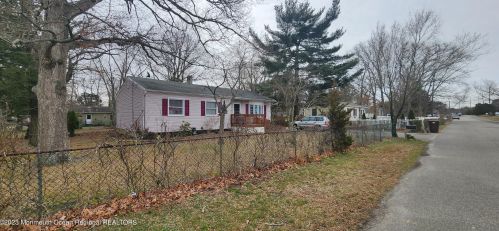 957 Richard Rd, Berkeley Township, NJ 08721-3531