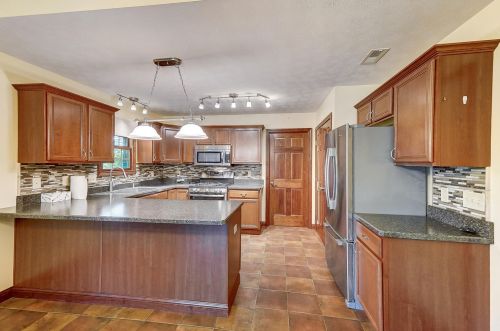 1894 Birchwood Ct, Springfield OH  45502-7313 exterior