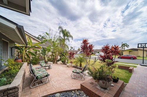 2860 Monroe Ave, Anaheim CA  92801-6034 exterior