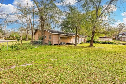 17624 White Perch Lake Dr, Conroe TX  77384-4258 exterior