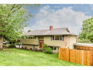18101 Oatfield Rd, Gladstone, OR