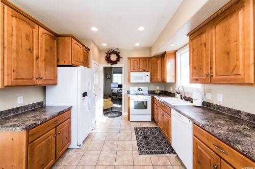 456 Cottage Ct, Providence UT 84332-4700 exterior