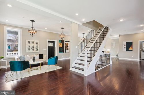 6615 Gude Ave, Silver Spring MD 20912-4827 exterior