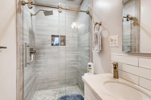 816 Amber Ct, Upland CA 91786-3709 exterior