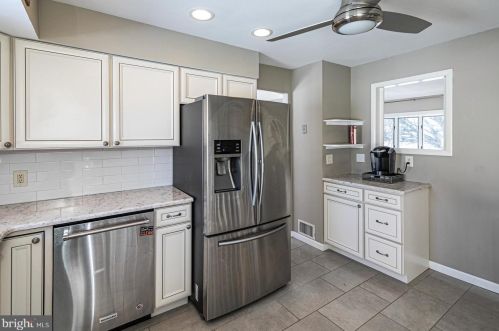 12 Hopatcong Dr, Trenton NJ  08648-4111 exterior