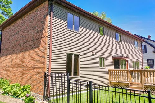 8143 Oak Ln, Niles IL  60714-2720 exterior