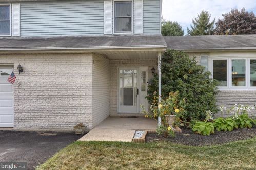 5729 Meadowbrook Dr, Harrisburg, PA 17112-3138