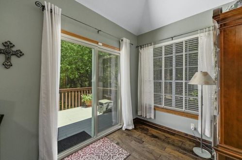 3918 Caney Crk Rd, Austin TX  78732-2216 exterior