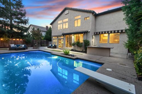 208 Dulverton Cir, Folsom, CA 95630-6890
