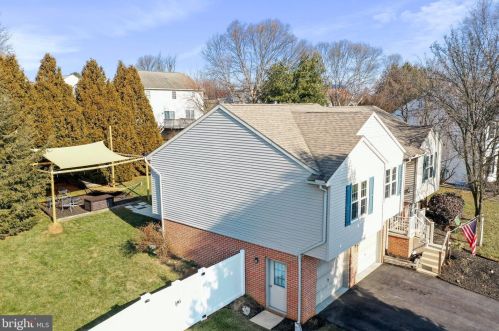 105 Frank Dr, York, PA 17402-7847