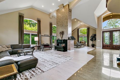 9171 Falling Waters Dr, Willowbrook IL  60527-0717 exterior