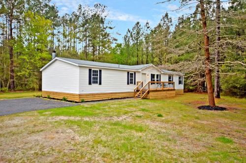 165 Queen Dr, Ridgeville, SC 29472-8427