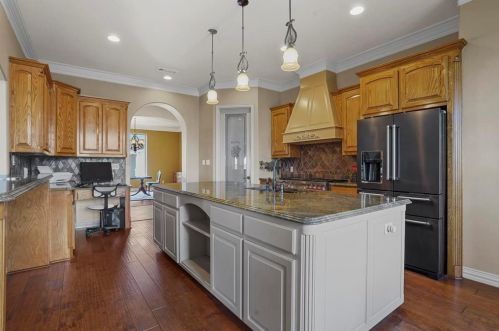 2011 Grn Wing, Granbury TX 76049-5576 exterior