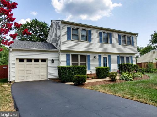 1104 Hertford St, Herndon, VA 20170-3119