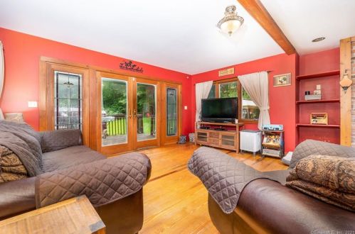 197 Westbrook Rd, Deep River, CT 06417-1503