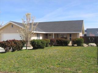 21320 Santa Maria Dr, Tehachapi, CA 93561-8715