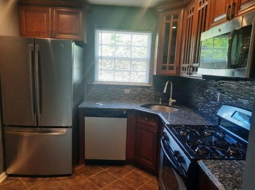 1325 Oxford St, Mahwah, NJ 07430-3259