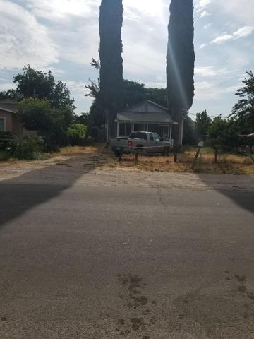 1749 Seattle St, Modesto, CA 95358-5633