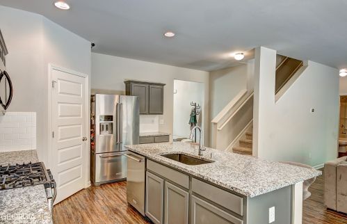 3843 Hempstead Way, Atlanta GA  30331-5268 exterior
