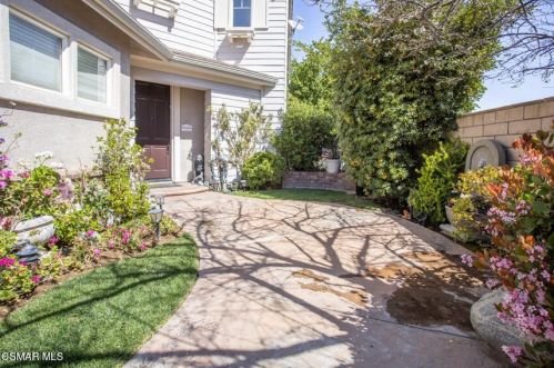 63 Knollwood Cir, Simi Valley, CA 93065-7367