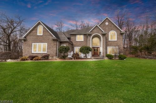 42 Benham Way, Sparta, NJ 07871-1156