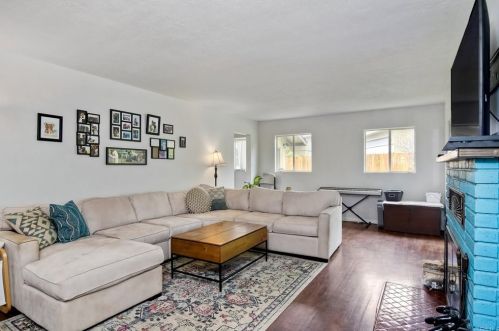 237 Ardys Pl, Vista CA  92084-5118 exterior