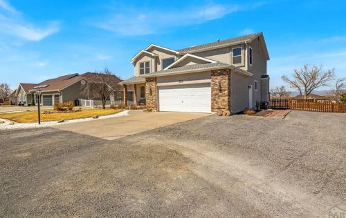 331 Pin High Dr, Pueblo, CO 81007-6041