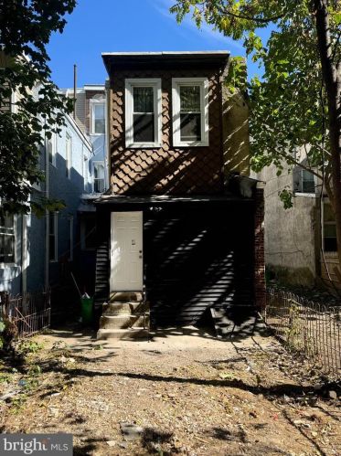 24 51 St, Philadelphia PA 19139-2726 exterior