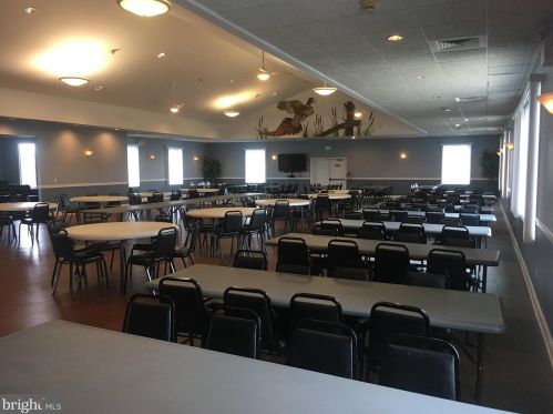 110 Dovefield Dr, Lancaster PA  17603-4686 exterior