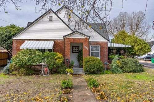 1027 Central Ave, Lodi, CA 95240-5324