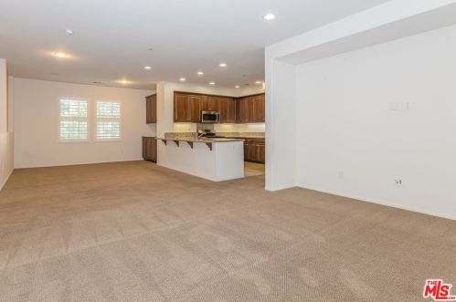 172 Full Moon, Irvine CA  92618-8806 exterior