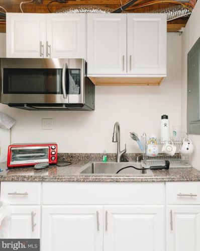 5703 Oakshore Ct, Springfield VA  22015-2250 exterior