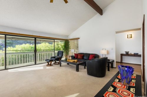 1598 Kalaniuka Cir, Honolulu, HI 96821-1252