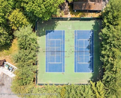 39 Lexington Ct, Tinton Falls NJ 07701-5472 exterior