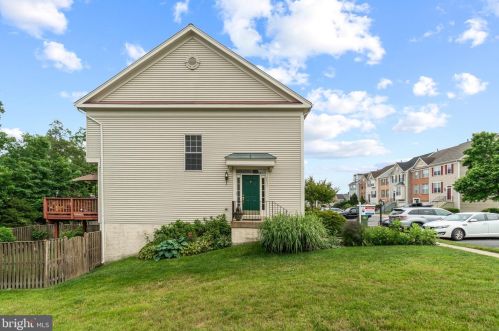 8855 Moat Crossing Pl, Bristow, VA 20136-1728