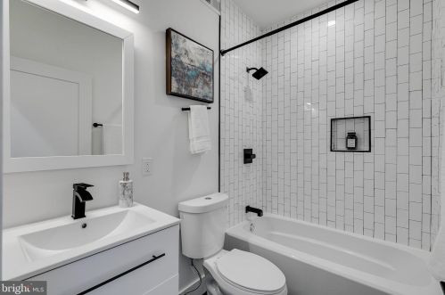 1013 24th St, Philadelphia PA  19146-2543 exterior