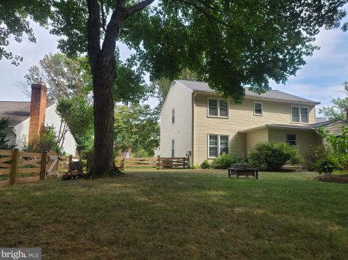 6110 Winnepeg Dr, Springfield VA  22015-3845 exterior