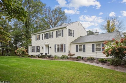 6 Muirfield Ln, Lebanon, NJ 08833-4301