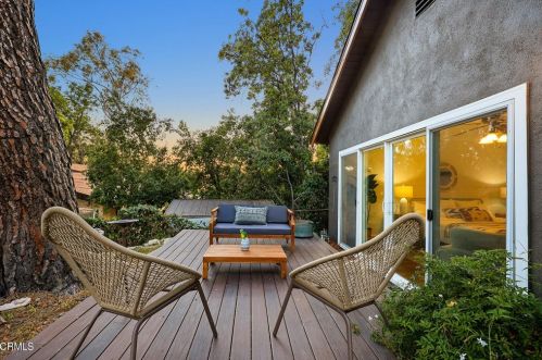 2512 Rockdell St, Glendale CA 91214-2221 exterior