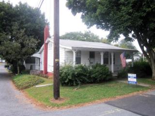 1746 Temple Ave, Lancaster PA  17603-4461 exterior