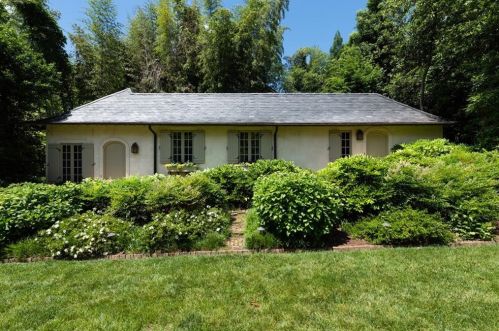 2740 Habersham Rd, Atlanta GA  30305-2938 exterior