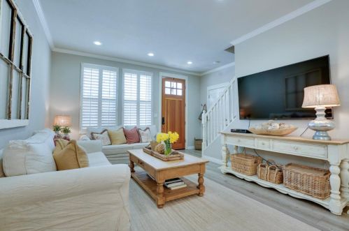 304 Creekside Village Dr, Los Gatos, CA 95032-7393