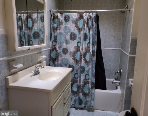 5647 10th St, Philadelphia PA 19141-3601 exterior