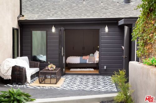 14600 Round Valley Dr, Van Nuys CA  91403-4632 exterior