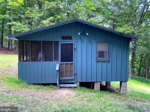 21 Timber Ln, Berkeley Springs, WV 25411-3723