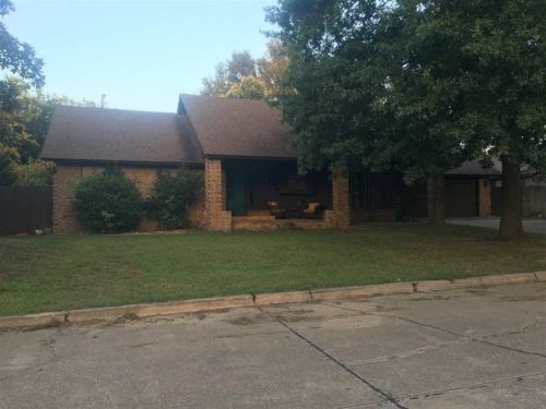 716 Rosewood St, Ardmore, OK 73401-3025