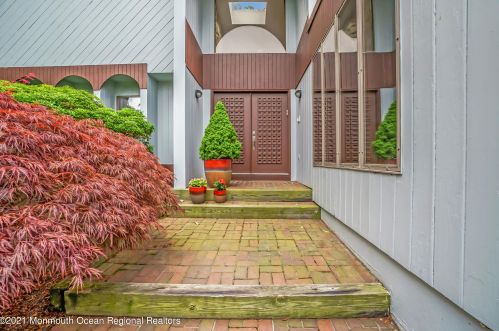 18 Framingham Rd, Tinton Falls, NJ 07712-2510